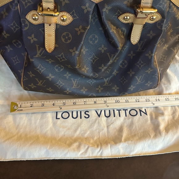 Louis Vuitton Tivoli
Brown Monogram Handbag
🔥🔥🔥🔥🔥🔥🔥🔥 - Picture 9 of 11